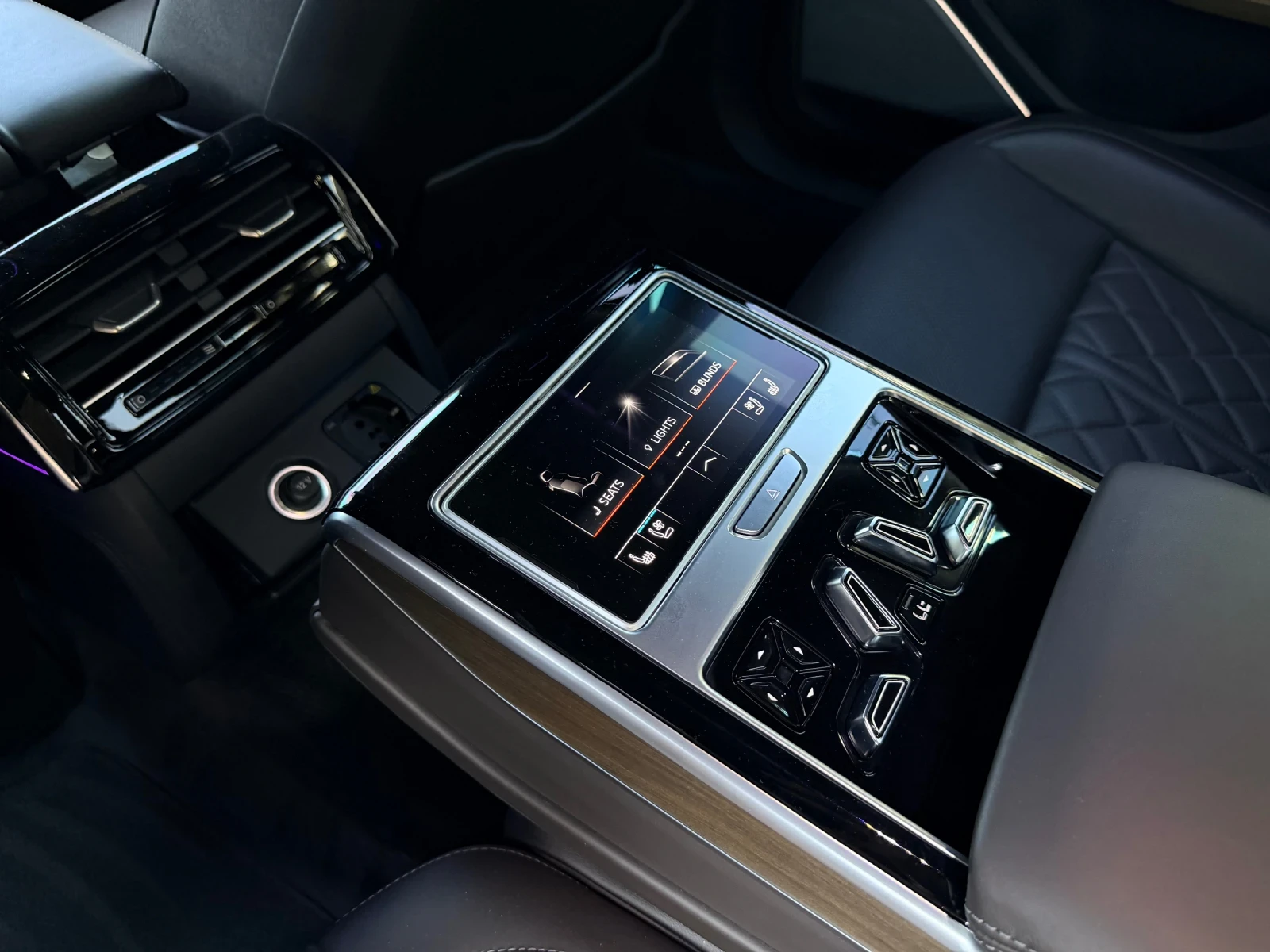 Audi A8 50TDI quattro S-Line Laser B&O 3D HUD Keyless 360 , снимка 14 - Автомобили и джипове - 55352007