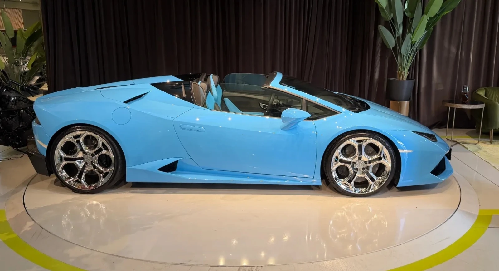 Lamborghini Huracan LP 610-4 Spyder 5.2 V10 AWD, снимка 3 - Автомобили и джипове - 55430068