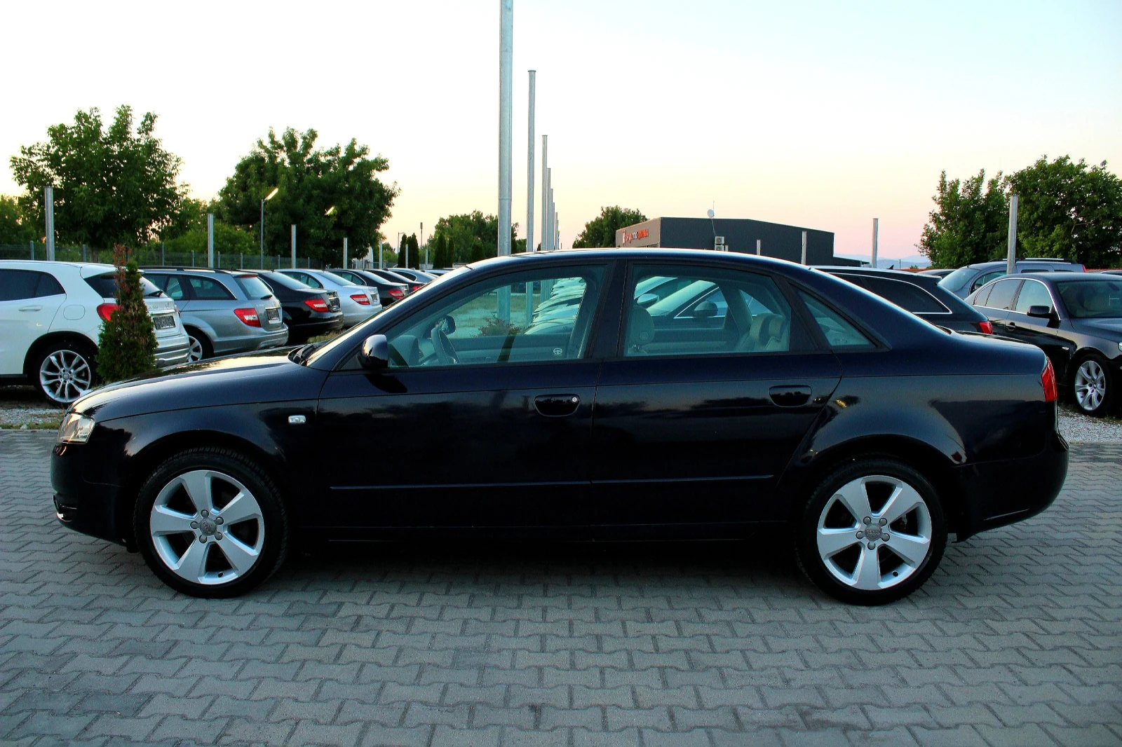 Audi A4 2.0TDI СОБСТВЕН ЛИЗИНГ, снимка 4 - Автомобили и джипове - 55468006