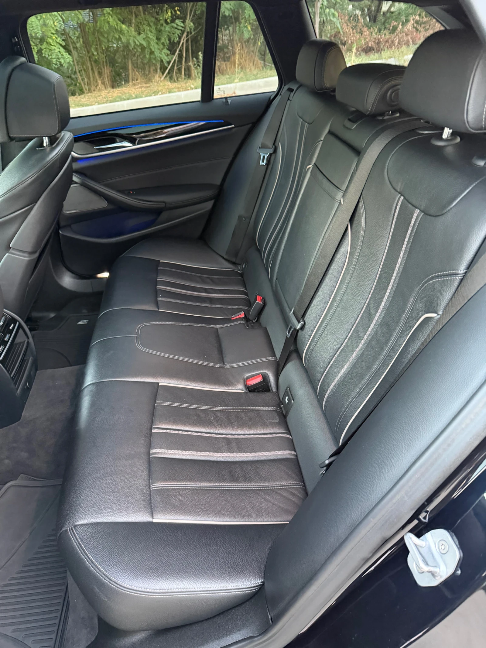 BMW 530 d xDrive Touring M-Sport Keyless AdapLED, снимка 12 - Автомобили и джипове - 56011883
