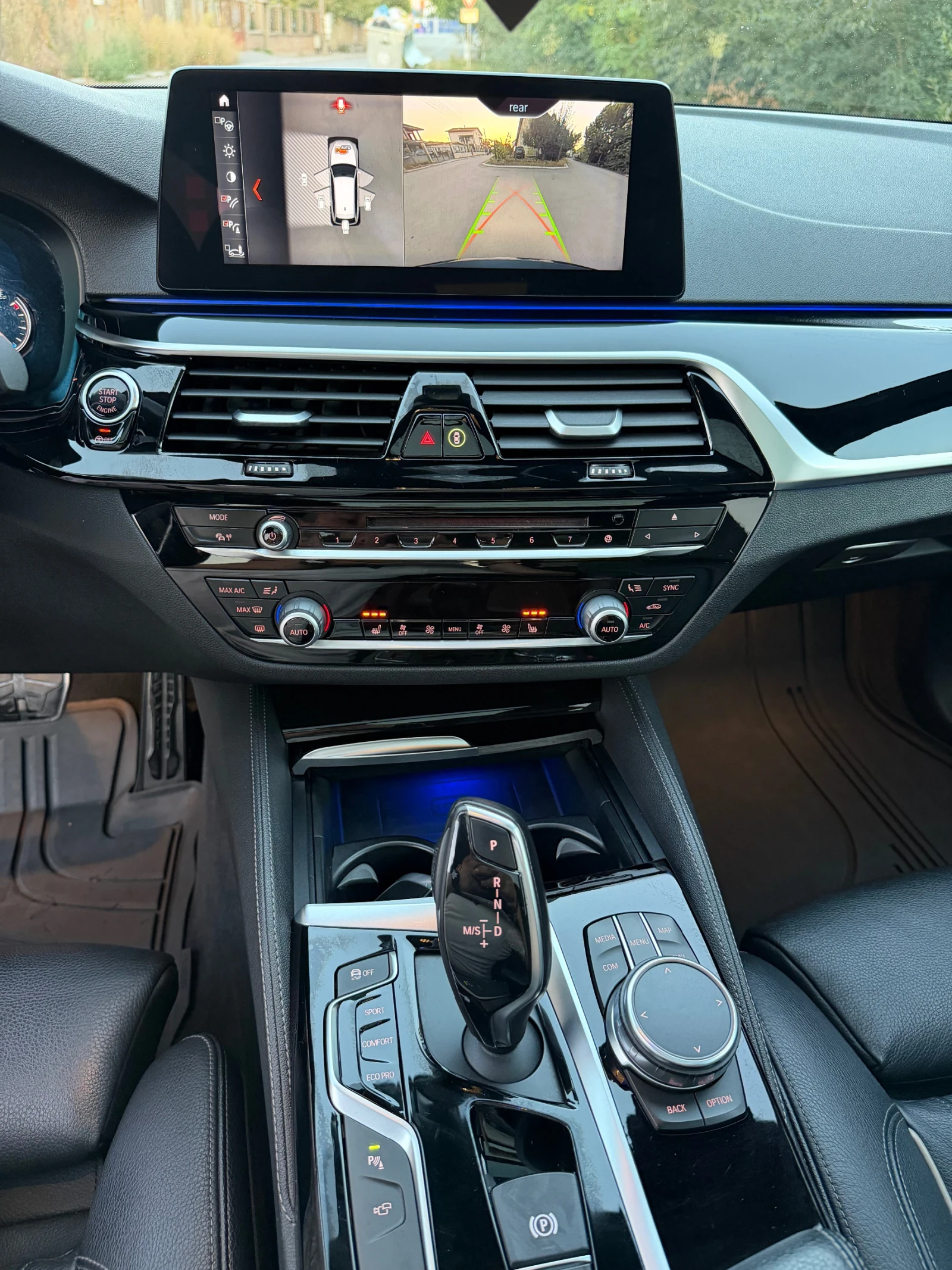 BMW 530 d xDrive Touring M-Sport Keyless AdapLED, снимка 10 - Автомобили и джипове - 56011883