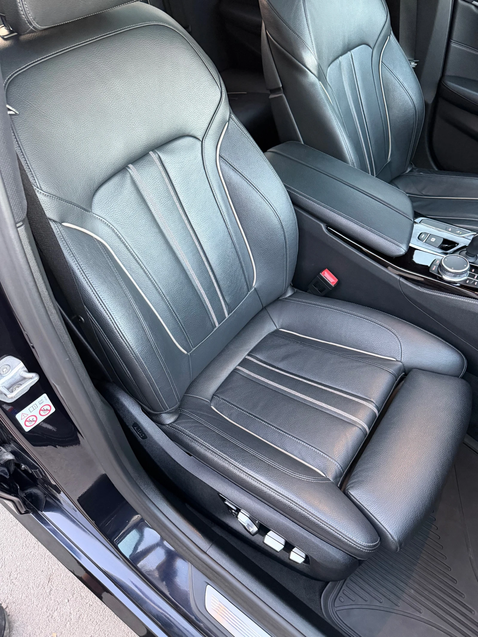 BMW 530 d xDrive Touring M-Sport Keyless AdapLED, снимка 17 - Автомобили и джипове - 56011883