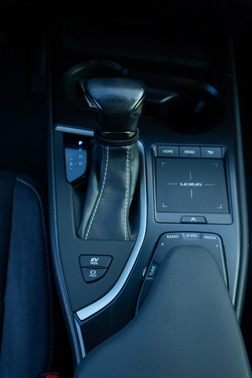 Lexus UX 250h 4 x 4  | Mobile.bg   10