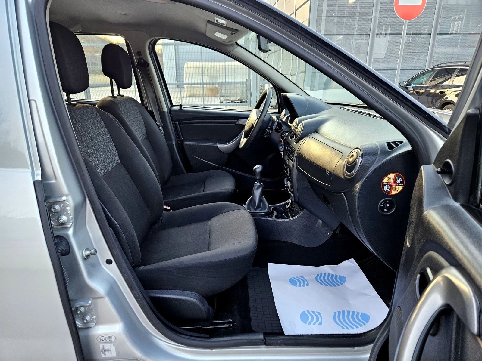 Dacia Duster 1.6 4x4 , снимка 14 - Автомобили и джипове - 53882372