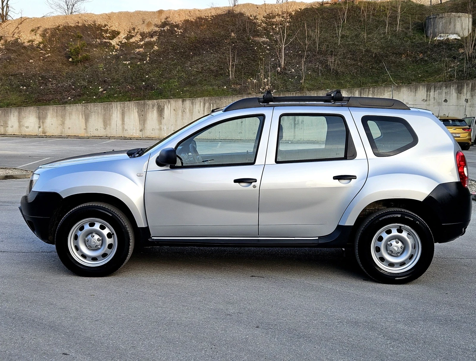 Dacia Duster 1.6 4x4 , снимка 9 - Автомобили и джипове - 53882372
