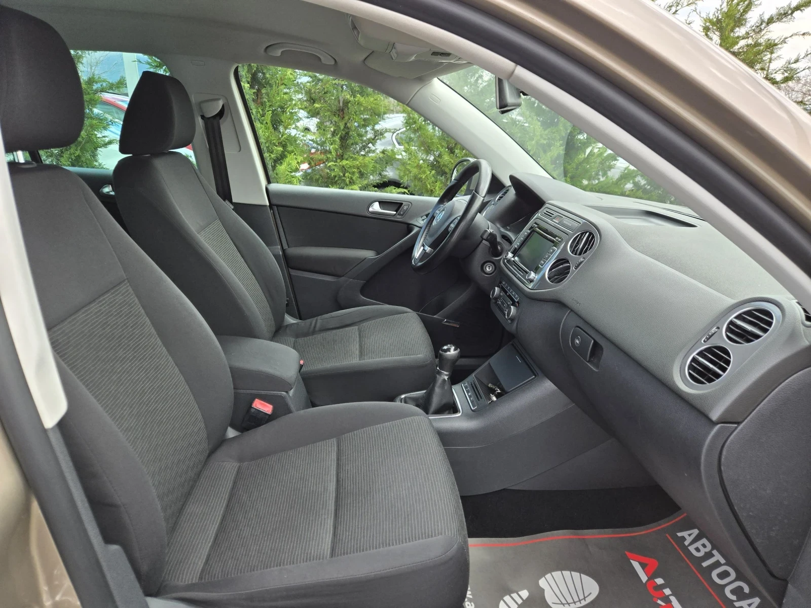 VW Tiguan 1.4TSI-122кс= 6СК= FACE= DYNAUDIO= ОБСЛУЖЕН= EU5B , снимка 15 - Автомобили и джипове - 54096432