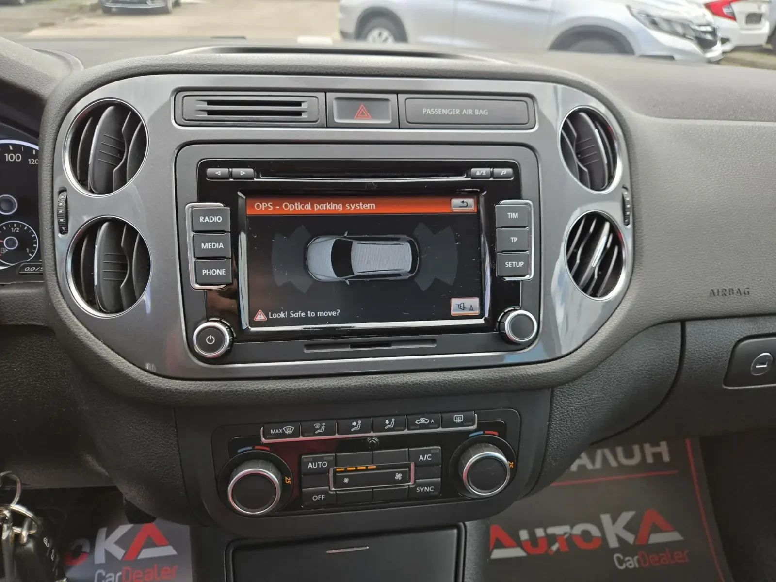 VW Tiguan 1.4TSI-122кс= 6СК= FACE= DYNAUDIO= ОБСЛУЖЕН= EU5B , снимка 16 - Автомобили и джипове - 54096432