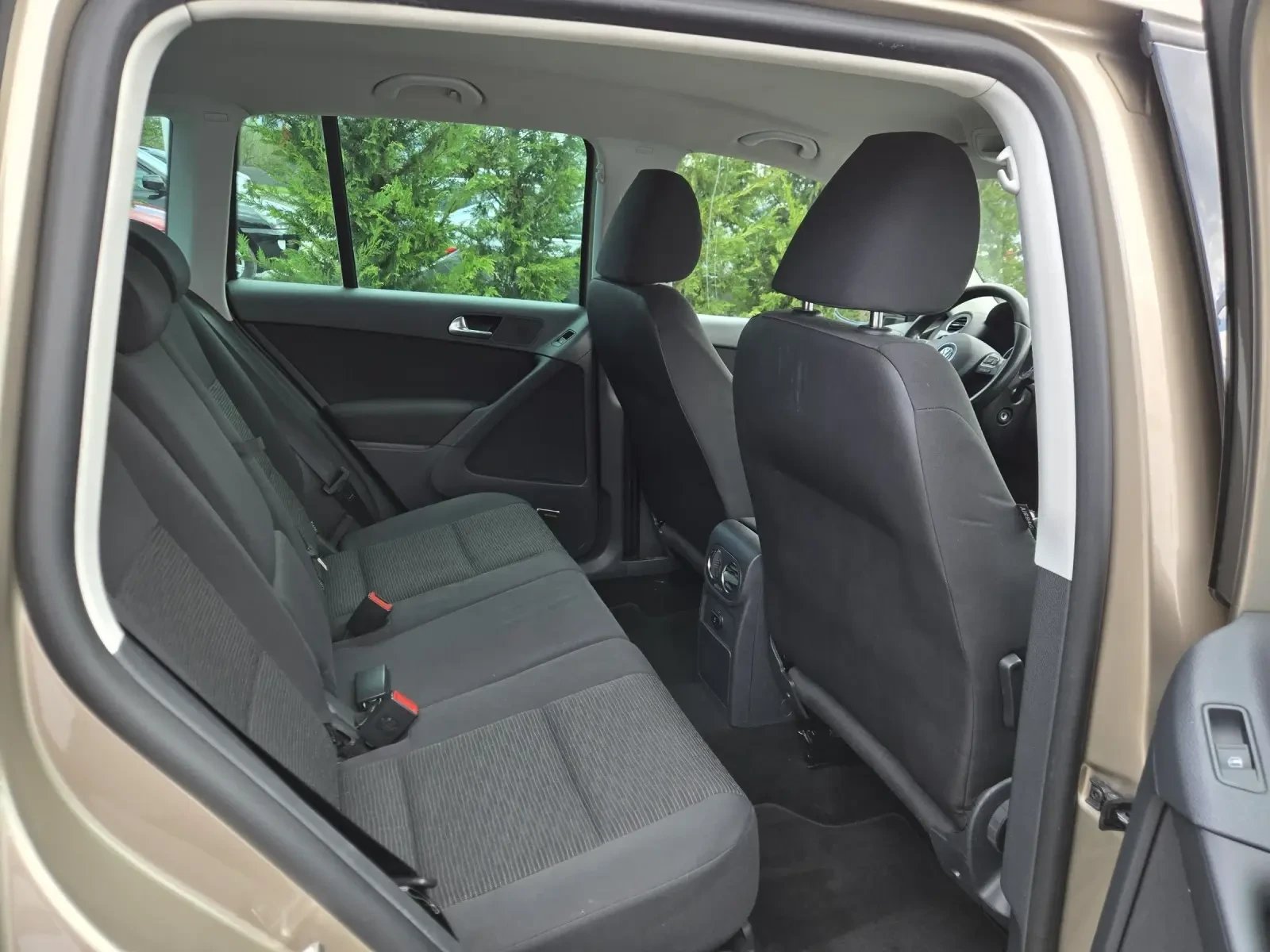 VW Tiguan 1.4TSI-122кс= 6СК= FACE= DYNAUDIO= ОБСЛУЖЕН= EU5B , снимка 14 - Автомобили и джипове - 54096432