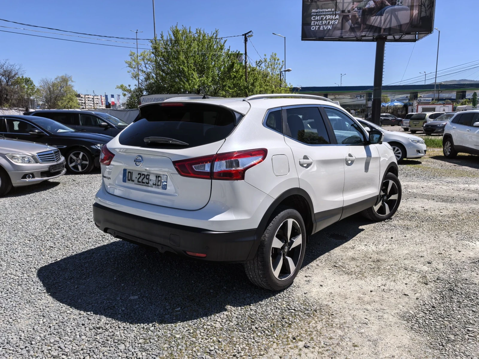 Nissan Qashqai 1.2T PANORAMA 360  (Сервизна история ) , снимка 4 - Автомобили и джипове - 54217118