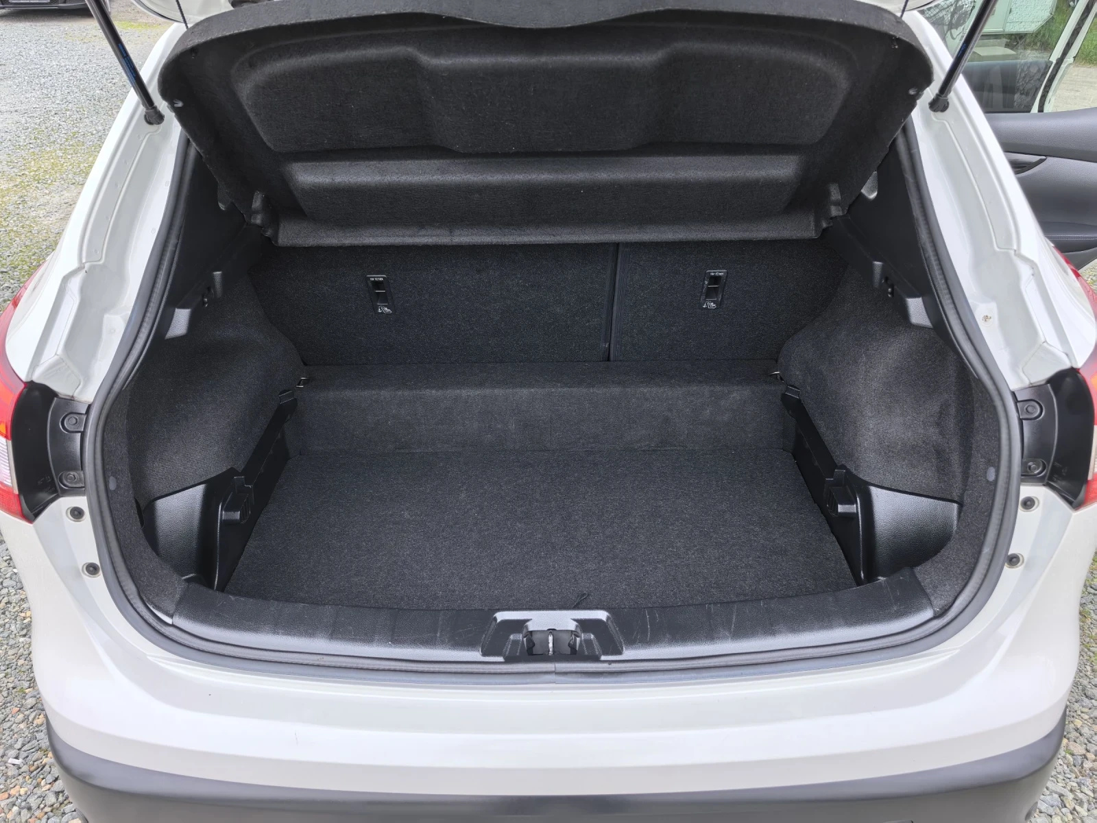 Nissan Qashqai 1.2T PANORAMA 360  (Сервизна история ) , снимка 15 - Автомобили и джипове - 54217118