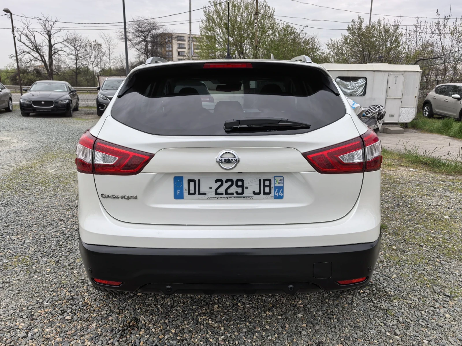 Nissan Qashqai 1.2T PANORAMA 360  (Сервизна история ) , снимка 6 - Автомобили и джипове - 54217118