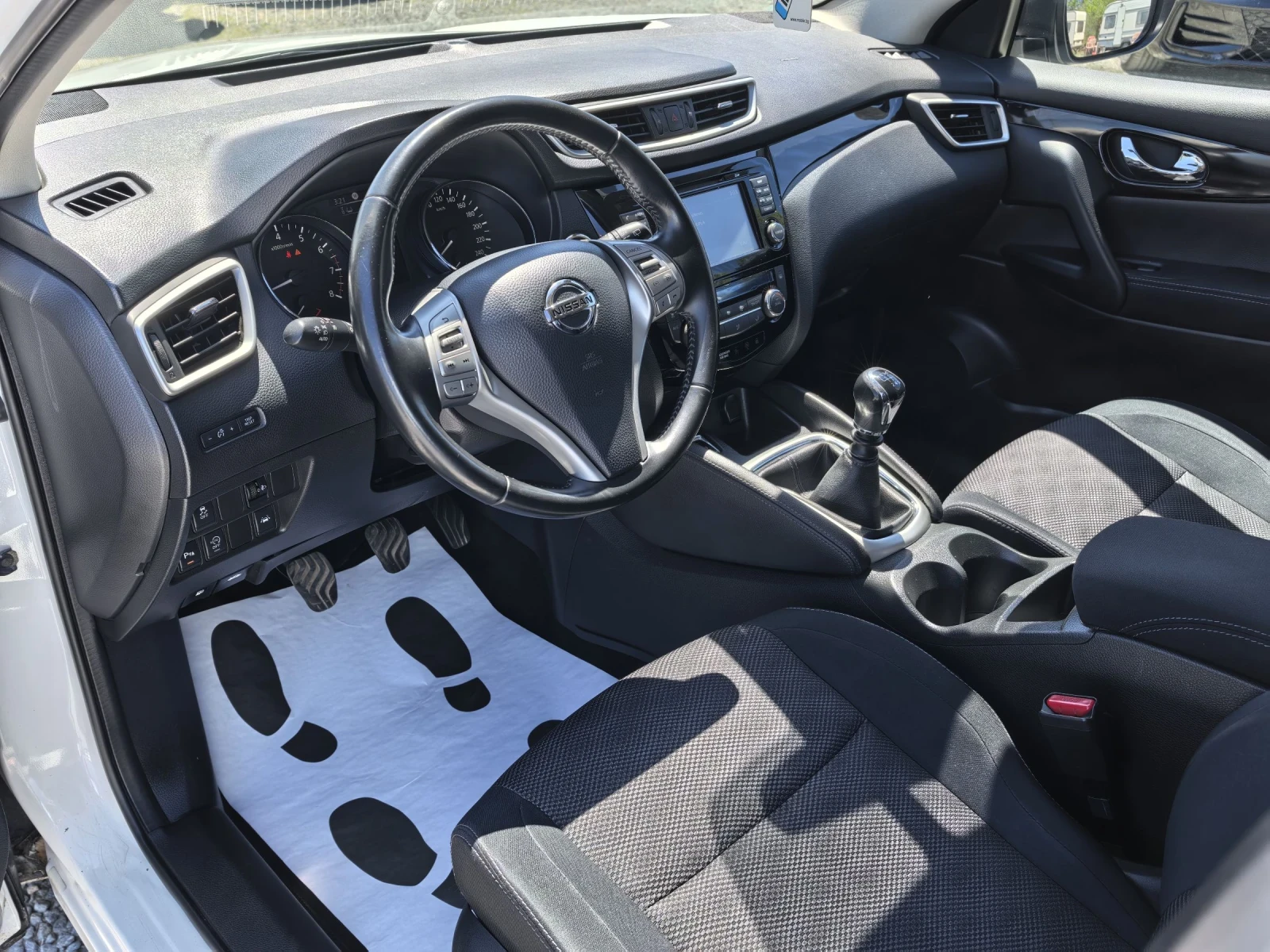 Nissan Qashqai 1.2T PANORAMA 360  (Сервизна история ) , снимка 11 - Автомобили и джипове - 54217118