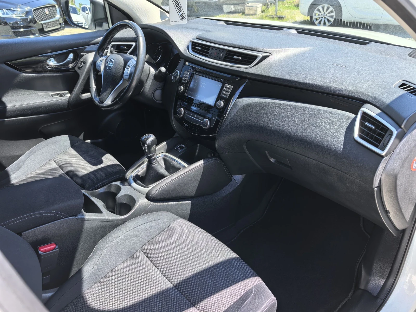Nissan Qashqai 1.2T PANORAMA 360  (Сервизна история ) , снимка 13 - Автомобили и джипове - 54217118