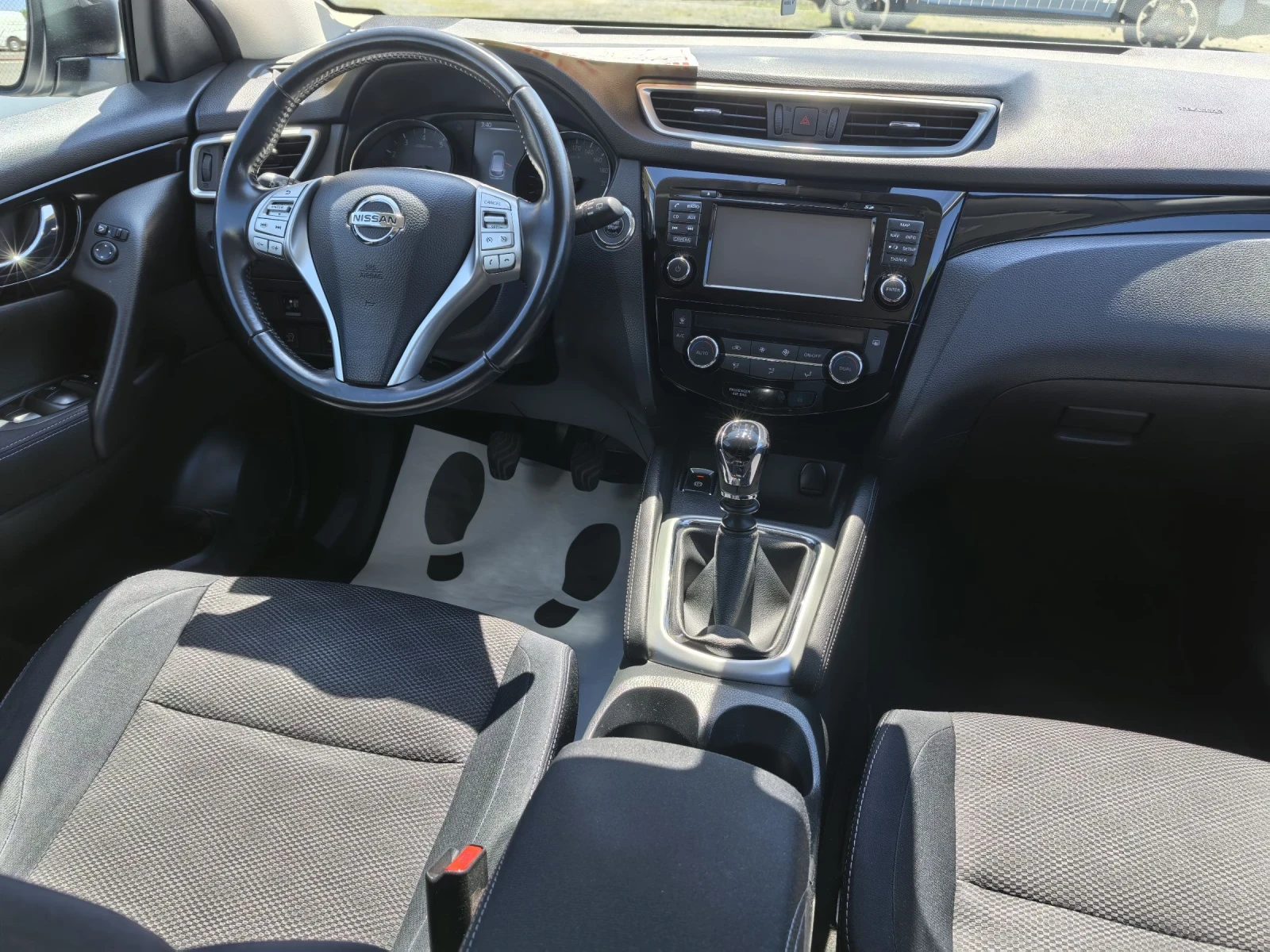Nissan Qashqai 1.2T PANORAMA 360  (Сервизна история ) , снимка 14 - Автомобили и джипове - 54217118