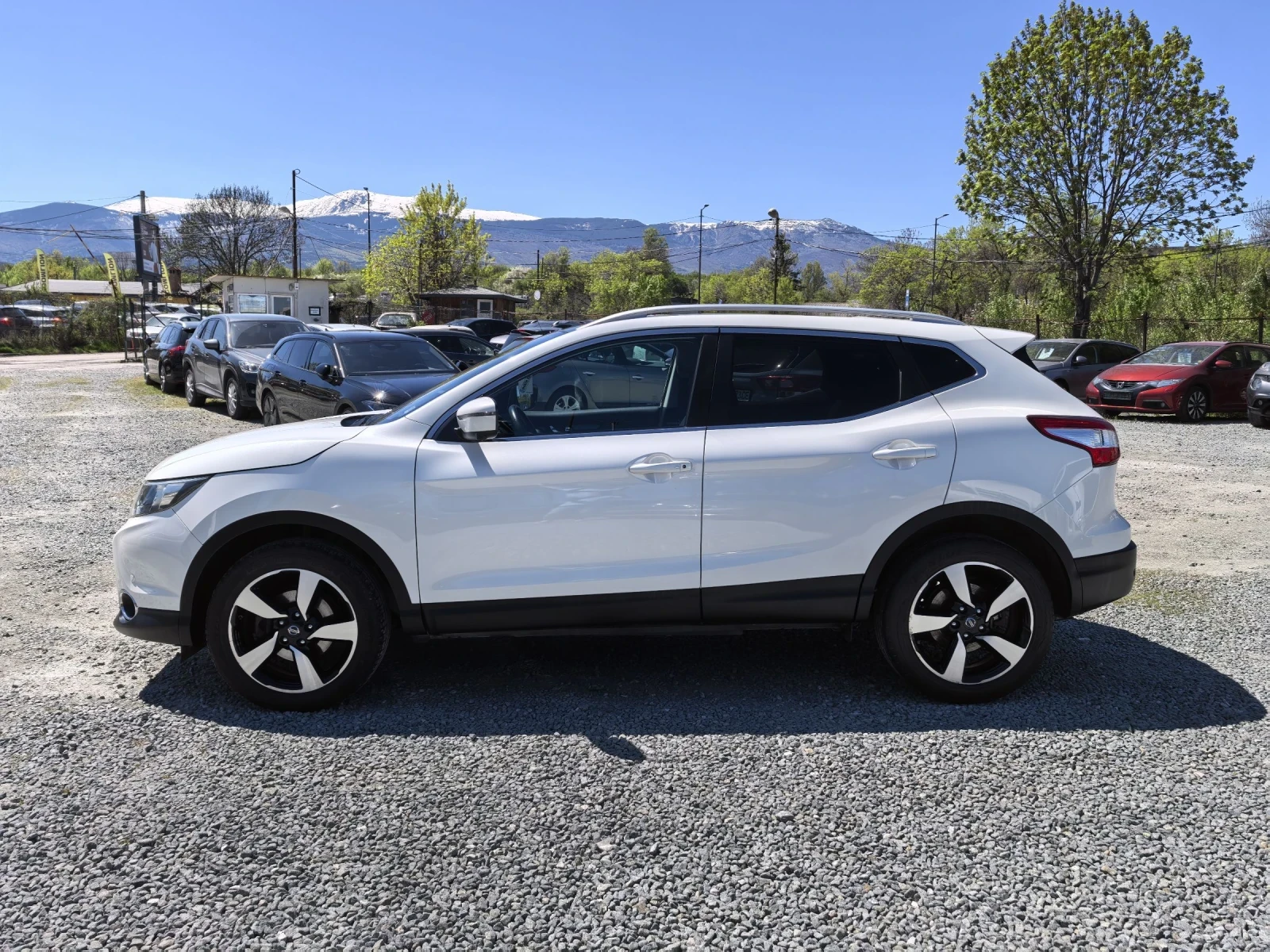 Nissan Qashqai 1.2T PANORAMA 360  (Сервизна история ) , снимка 8 - Автомобили и джипове - 54217118