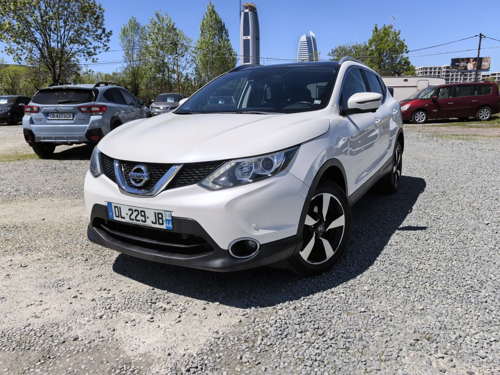 Nissan Qashqai 1.2T PANORAMA 360  (Сервизна история ) 