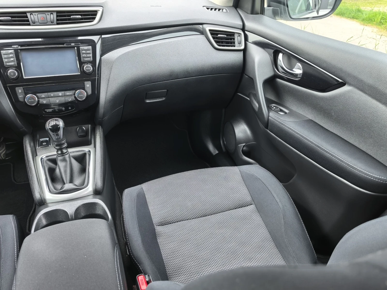 Nissan Qashqai 1.2T PANORAMA 360  (Сервизна история ) , снимка 10 - Автомобили и джипове - 54217118