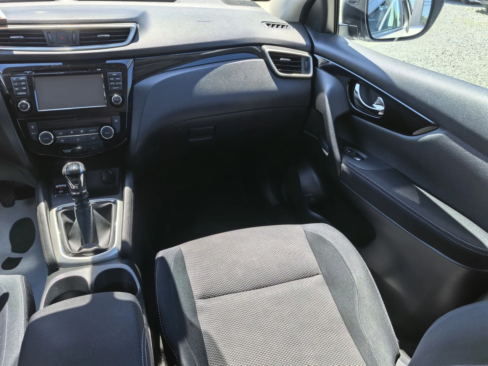 Nissan Qashqai 1.2T PANORAMA 360  (Сервизна история ) , снимка 15 - Автомобили и джипове - 54217118