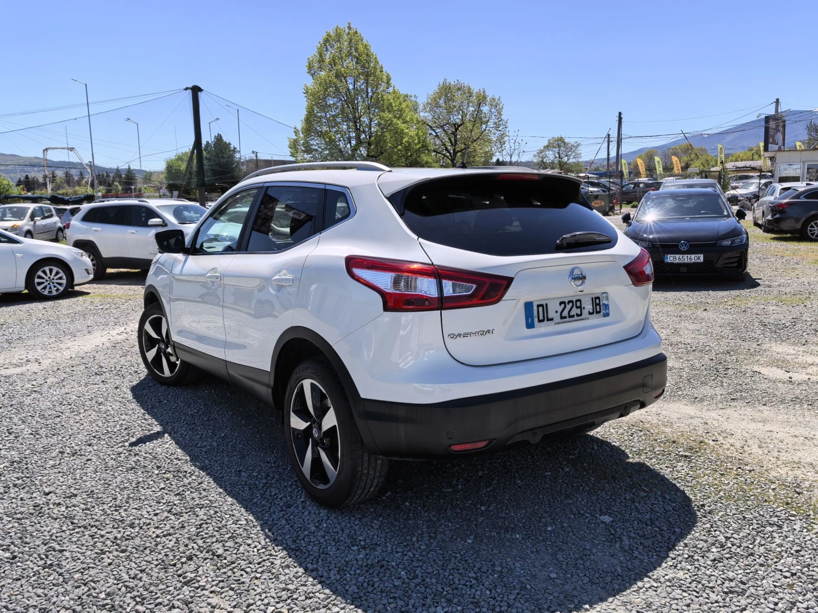 Nissan Qashqai 1.2T PANORAMA 360  (Сервизна история ) , снимка 3 - Автомобили и джипове - 54217118