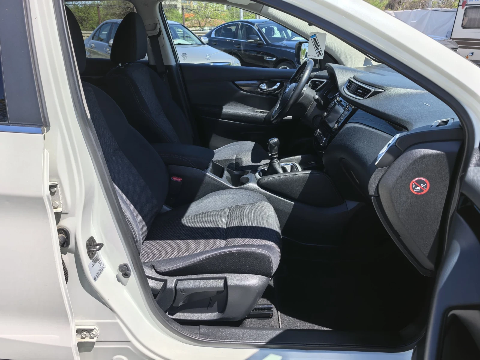 Nissan Qashqai 1.2T PANORAMA 360  (Сервизна история ) , снимка 12 - Автомобили и джипове - 54217118