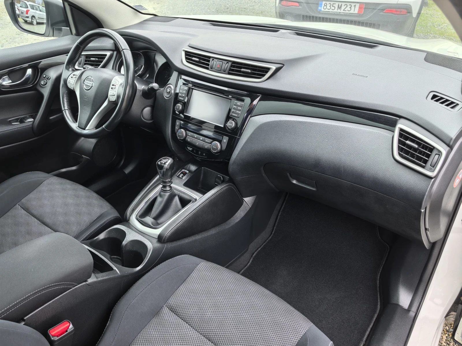 Nissan Qashqai 1.2T PANORAMA 360  (Сервизна история ) , снимка 13 - Автомобили и джипове - 54217118