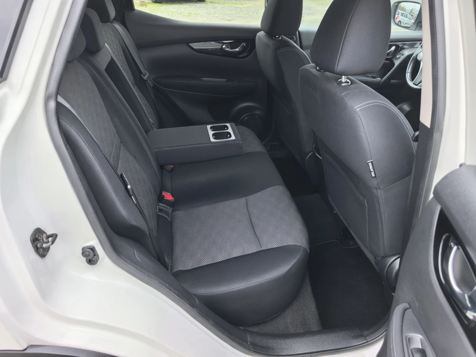 Nissan Qashqai 1.2T PANORAMA 360  (Сервизна история ) , снимка 7 - Автомобили и джипове - 54217118