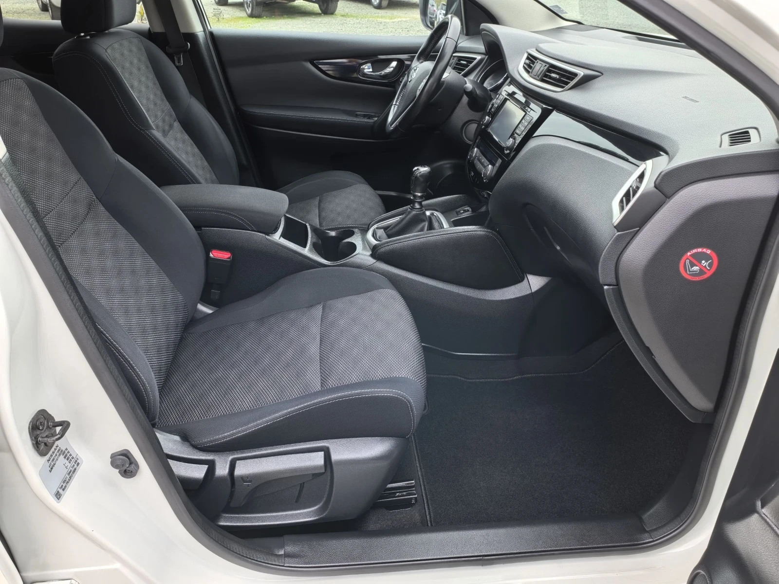 Nissan Qashqai 1.2T PANORAMA 360  (Сервизна история ) , снимка 11 - Автомобили и джипове - 54217118