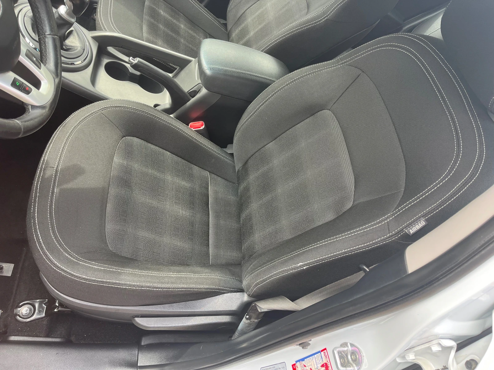 Kia Sportage 2.0crdi 4* 4, снимка 9 - Автомобили и джипове - 54831269