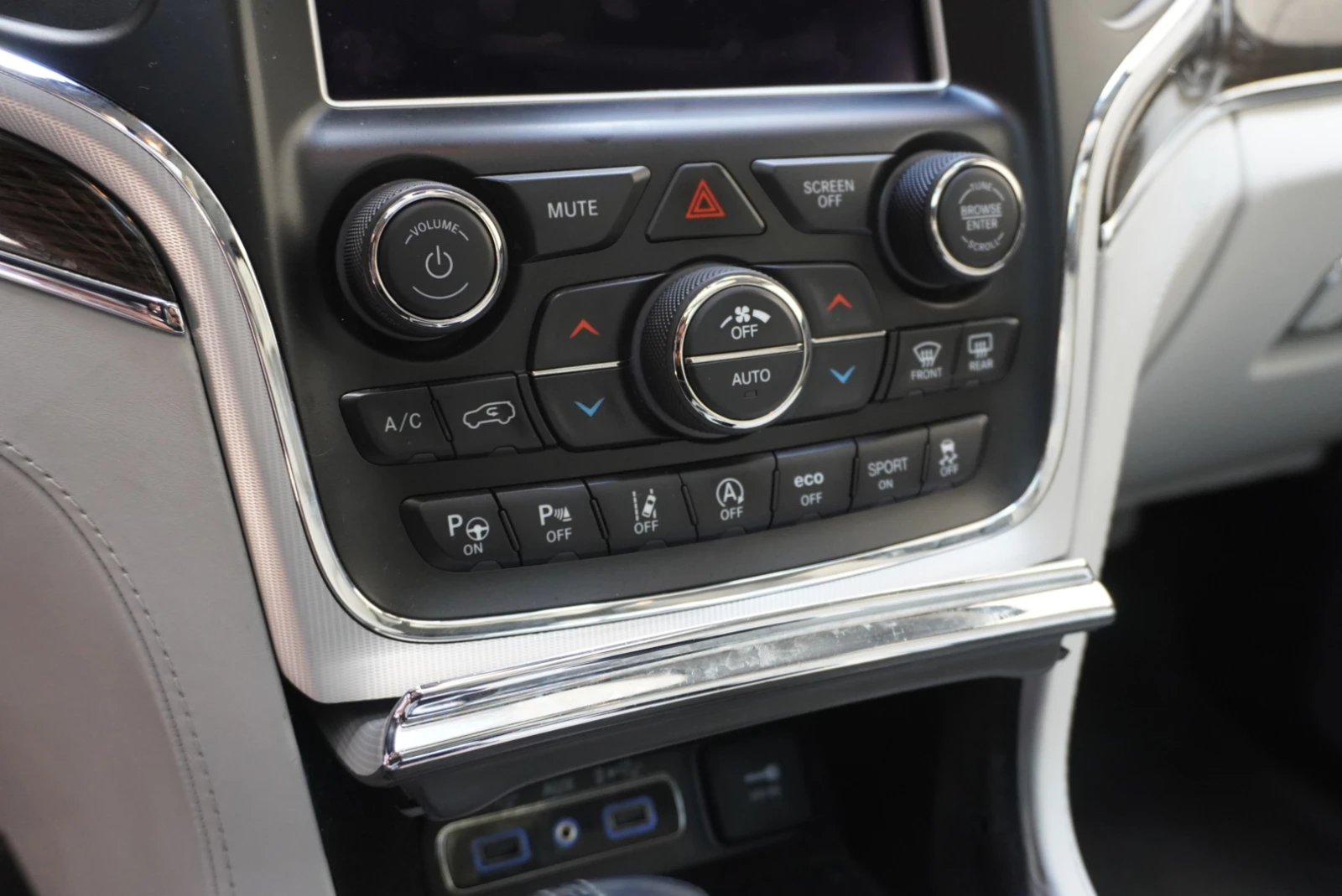 Jeep Grand cherokee SUMMIT 3.6 4X4 HARMAN ДИСТРОНИК CARPLAY ОБДУХВАНЕ, снимка 11 - Автомобили и джипове - 55544367