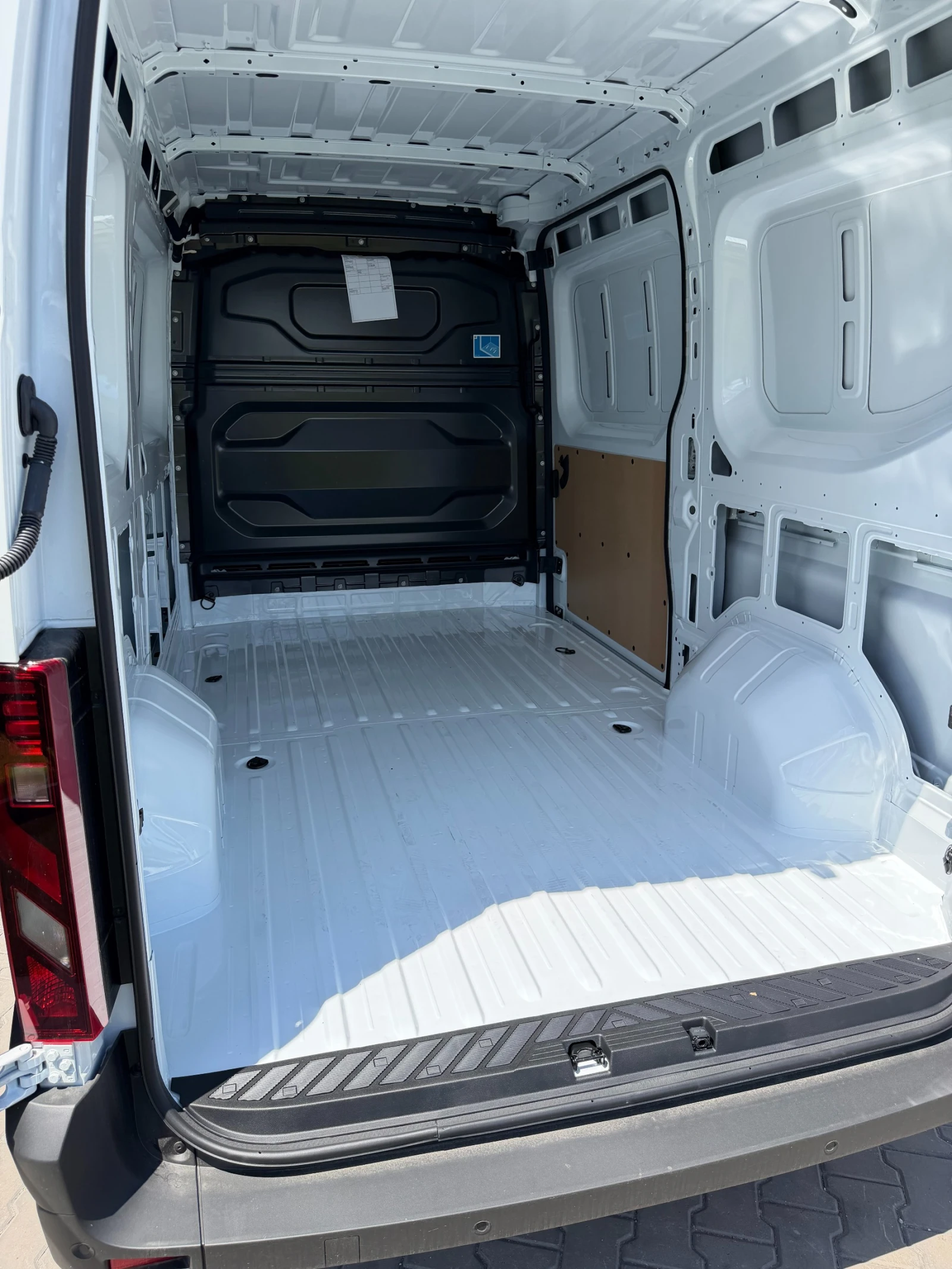 Renault Master * НАЛИЧЕН* ЧИСТО НОВ* ЛИЗИНГ* RED EDITION* L2H2* , снимка 8 - Бусове и автобуси - 54862792