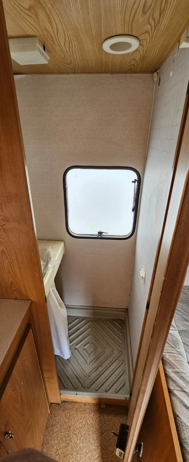 Каравана Caravelair 740кг., снимка 14 - Каравани и кемпери - 39046154