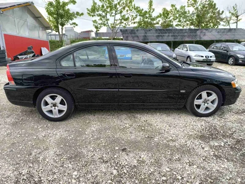 Volvo S60 2.4D5 MOMENTUM, снимка 8 - Автомобили и джипове - 45585691