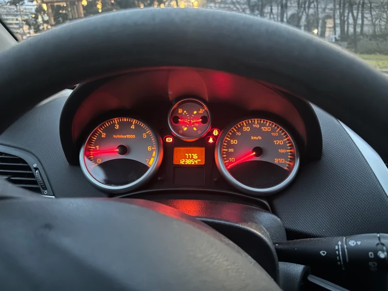 Peugeot 207, снимка 5 - Автомобили и джипове - 48183095