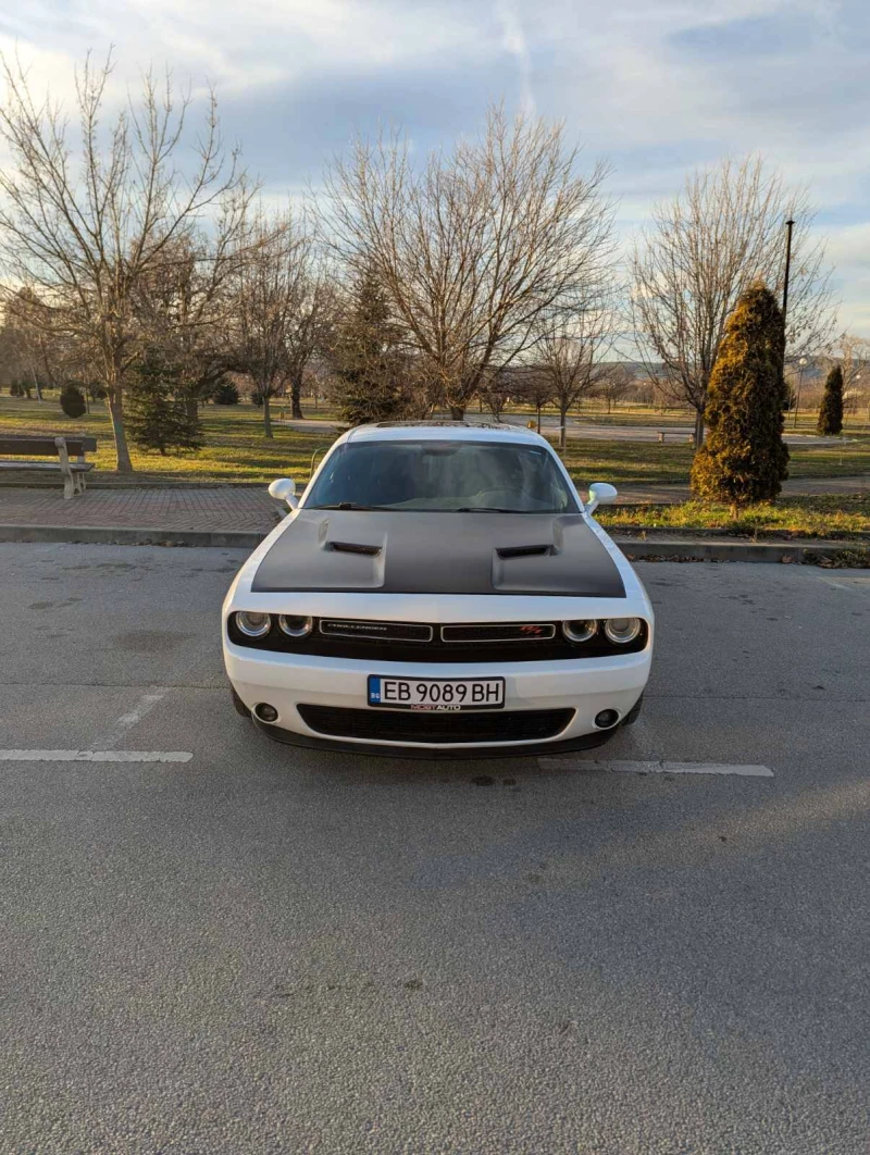 Dodge Challenger R/T, снимка 1 - Автомобили и джипове - 48393059