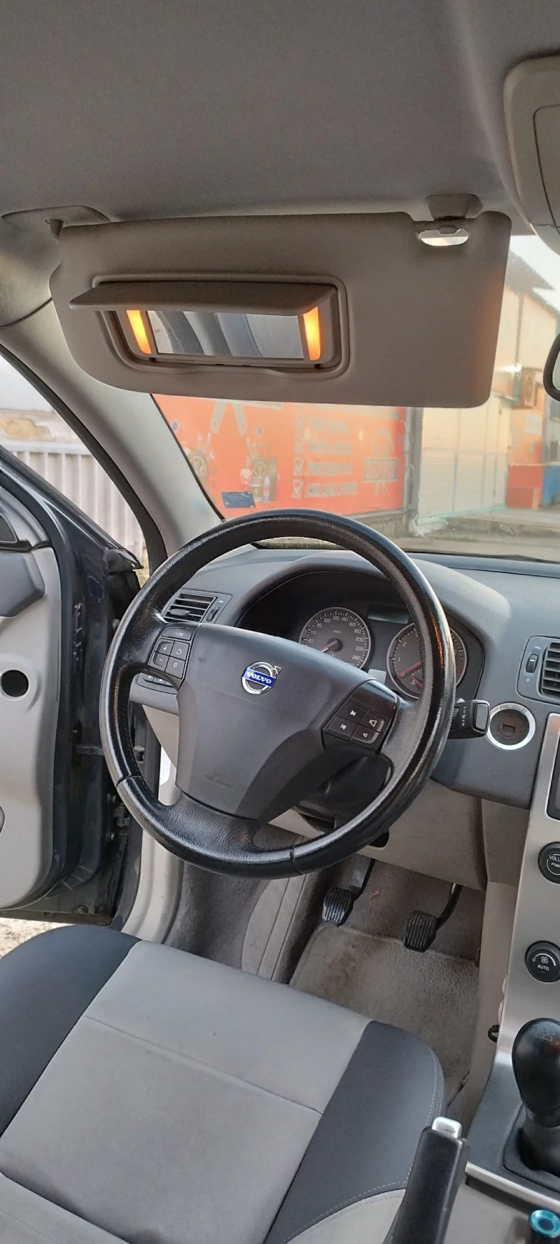 Volvo S40 1.8i, снимка 10 - Автомобили и джипове - 48559916