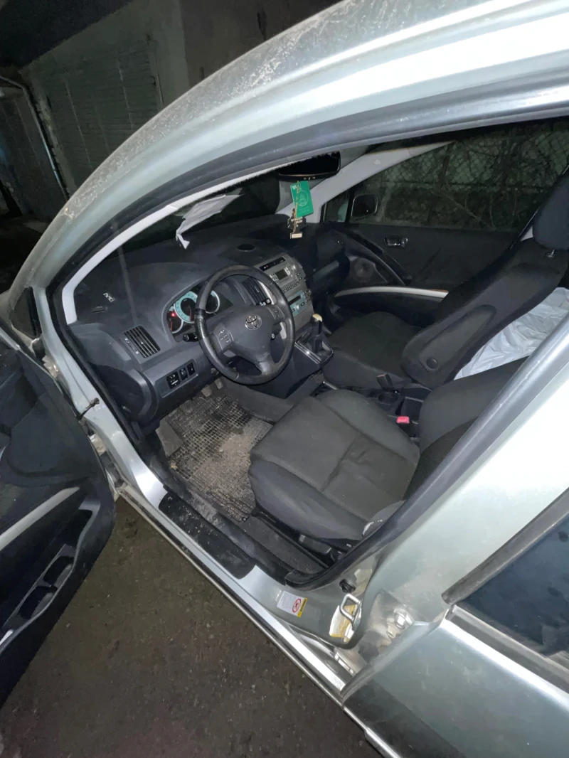 Toyota Corolla verso, снимка 4 - Автомобили и джипове - 49305678