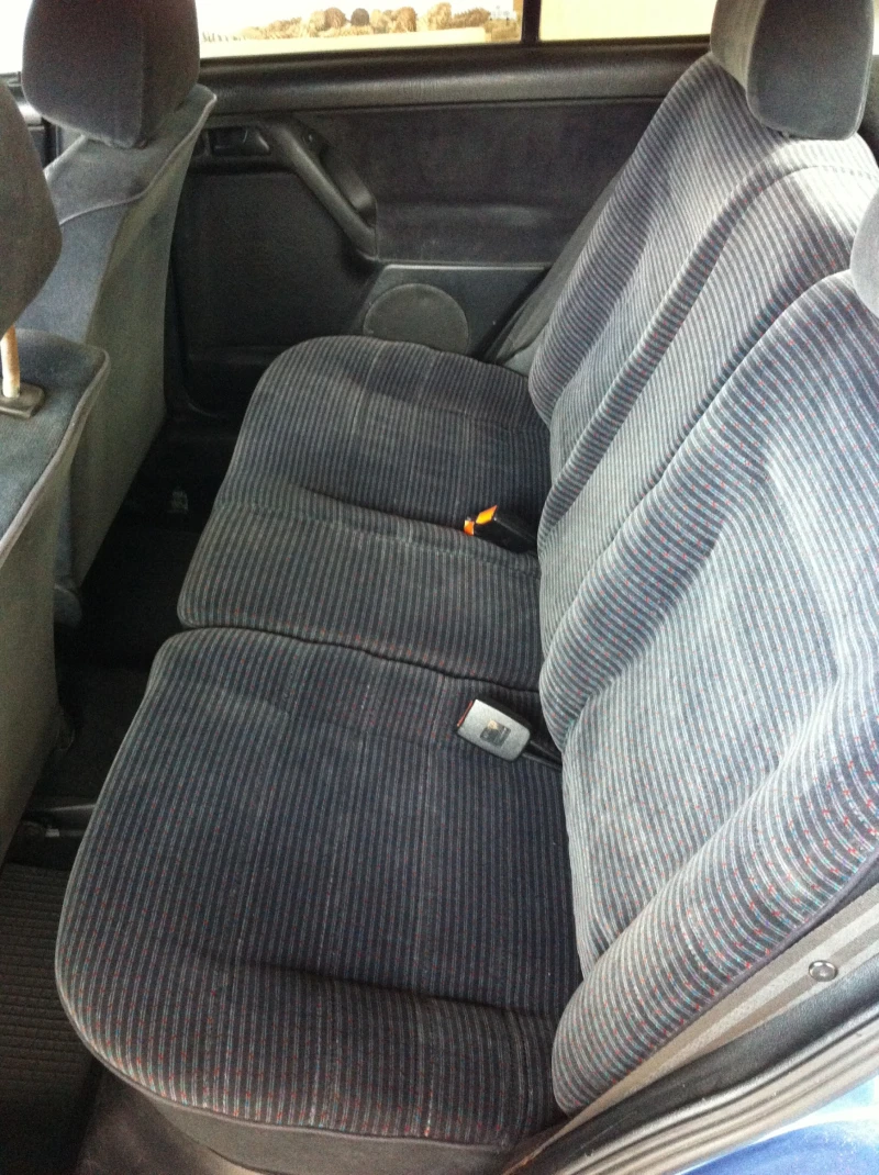 VW Golf 1.6 АГУ, снимка 6 - Автомобили и джипове - 50678397