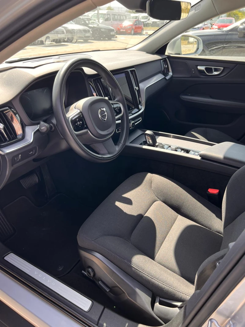 Volvo V60 Cross Country B4 2.0, снимка 2 - Автомобили и джипове - 52971045