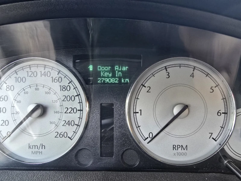 Chrysler 300c 3.0 Crd, снимка 7 - Автомобили и джипове - 52629099
