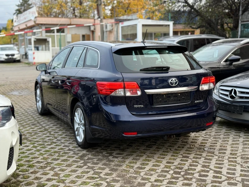 Toyota Avensis 1.8i/ ФЕЙСЛИФТ/ 6 СКОРОСТИ/ НАВИГАЦИЯ/ КАМЕРА, снимка 4 - Автомобили и джипове - 52304811