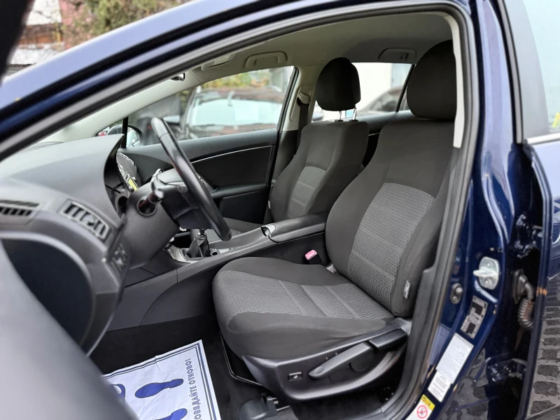 Toyota Avensis 1.8i/ ФЕЙСЛИФТ/ 6 СКОРОСТИ/ НАВИГАЦИЯ/ КАМЕРА, снимка 8 - Автомобили и джипове - 52304811