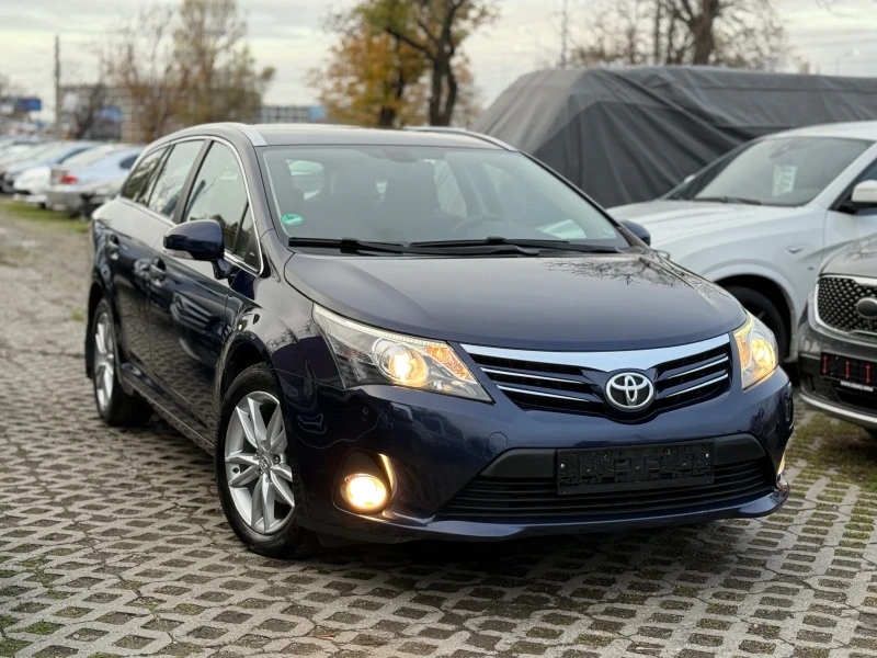 Toyota Avensis 1.8i/ ФЕЙСЛИФТ/ 6 СКОРОСТИ/ НАВИГАЦИЯ/ КАМЕРА, снимка 2 - Автомобили и джипове - 52304811
