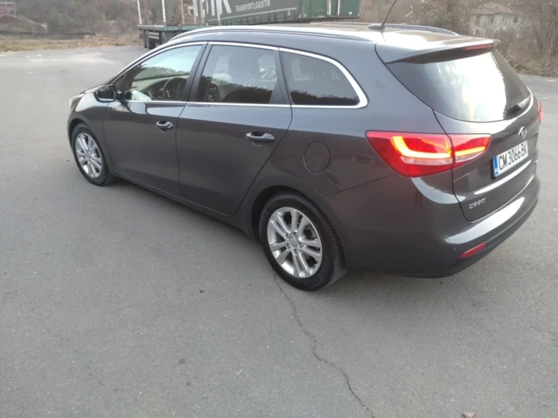 Kia Ceed 1.6, снимка 5 - Автомобили и джипове - 53225477