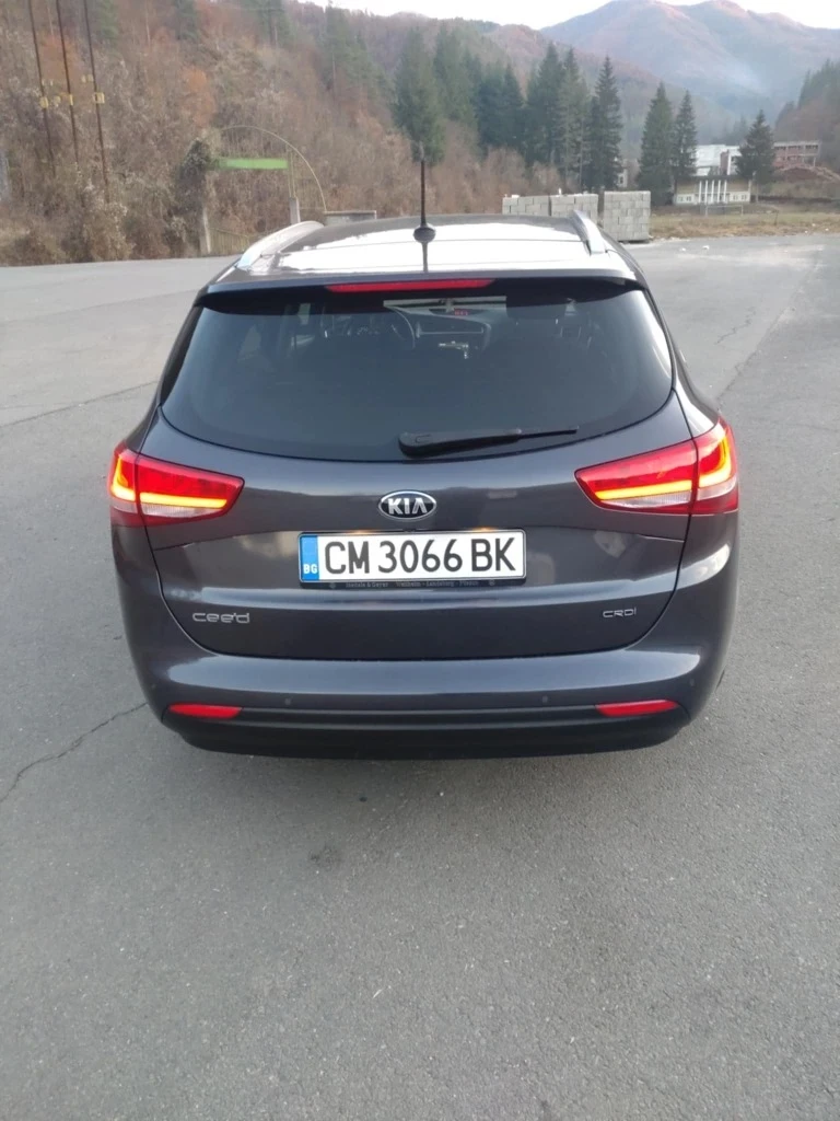 Kia Ceed 1.6, снимка 7 - Автомобили и джипове - 53225477