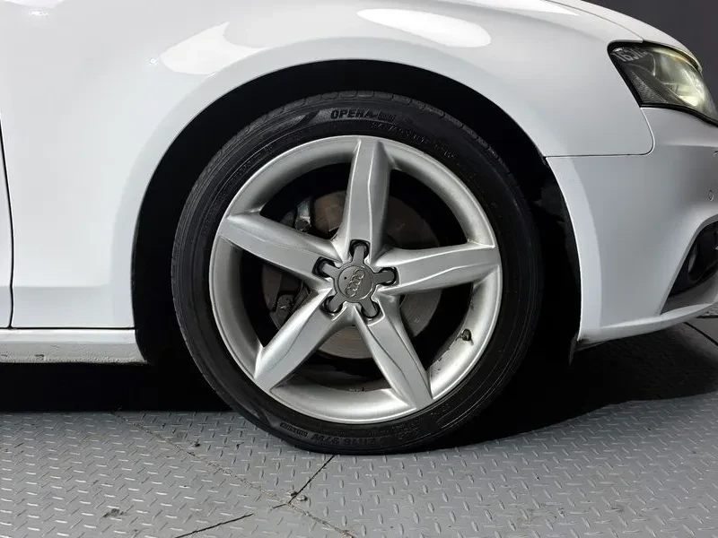 Audi A4 2.0 TFSI Quattro, снимка 5 - Автомобили и джипове - 54548594
