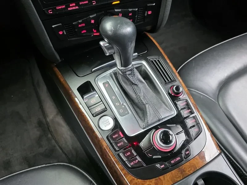 Audi A4 2.0 TFSI Quattro, снимка 9 - Автомобили и джипове - 54548594