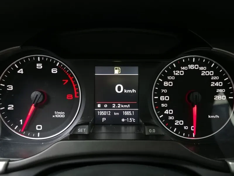 Audi A4 2.0 TFSI Quattro, снимка 8 - Автомобили и джипове - 54548594