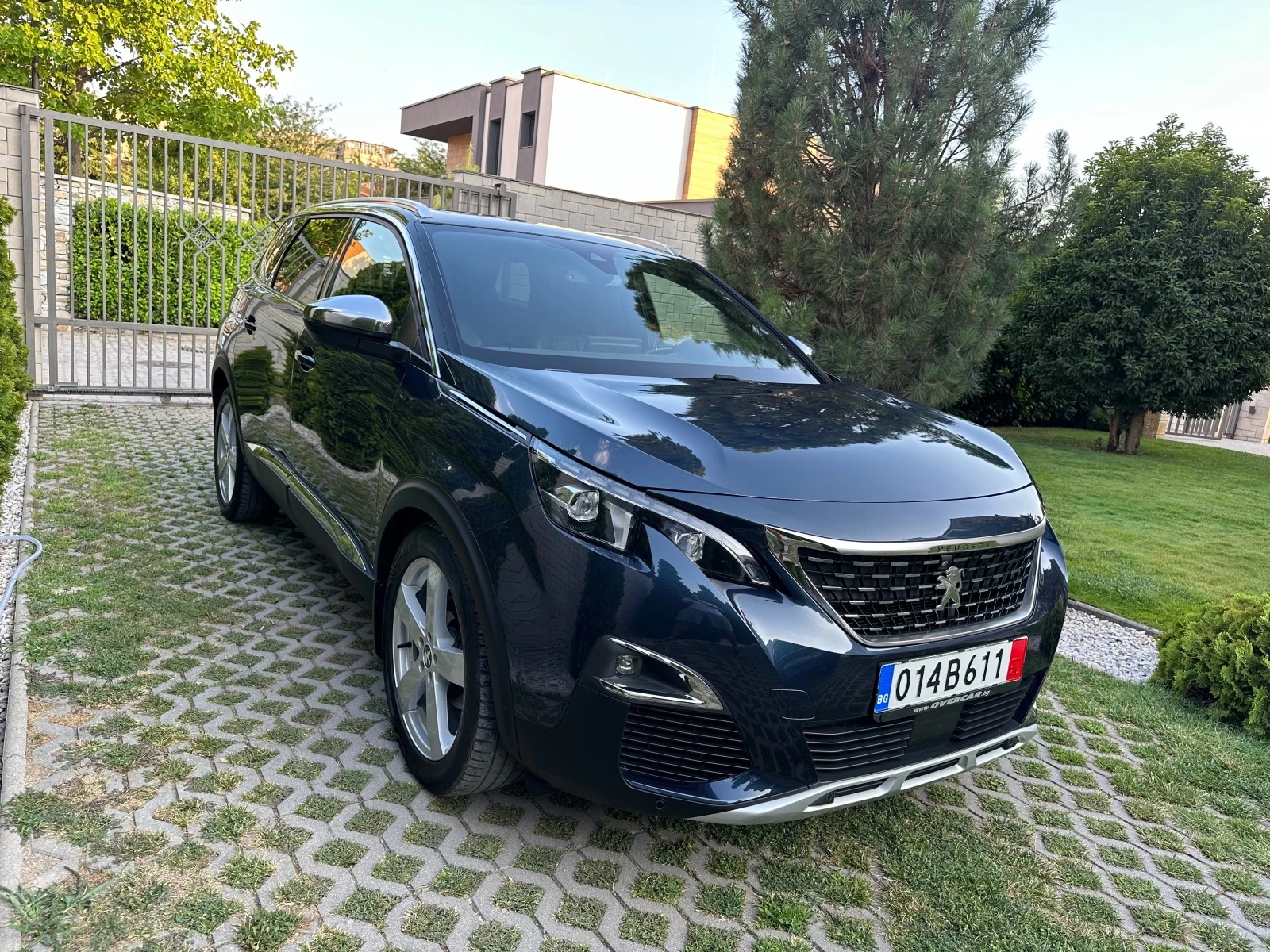 Peugeot 5008 2.0 BLUE-HDi* GT LINE* PANORAMA* MASSAGE - изображение 2