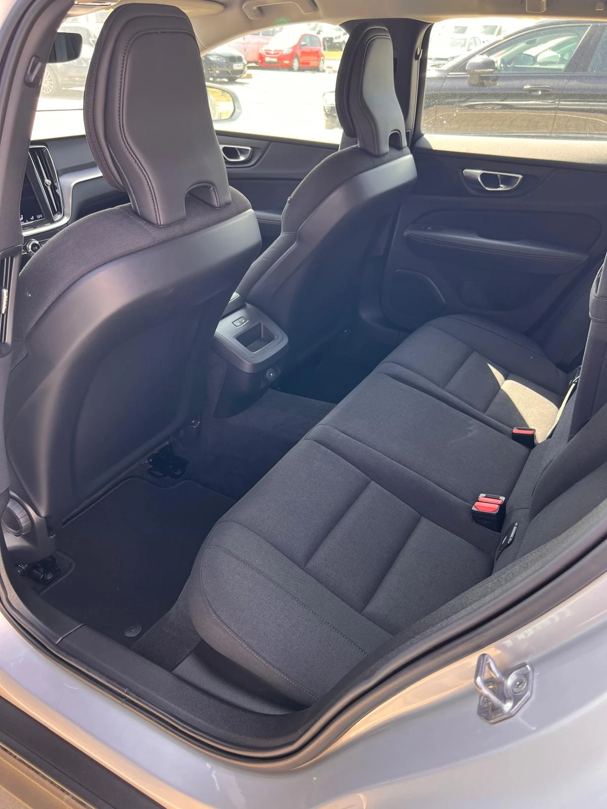 Volvo V60 Cross Country B4 2.0 - изображение 4