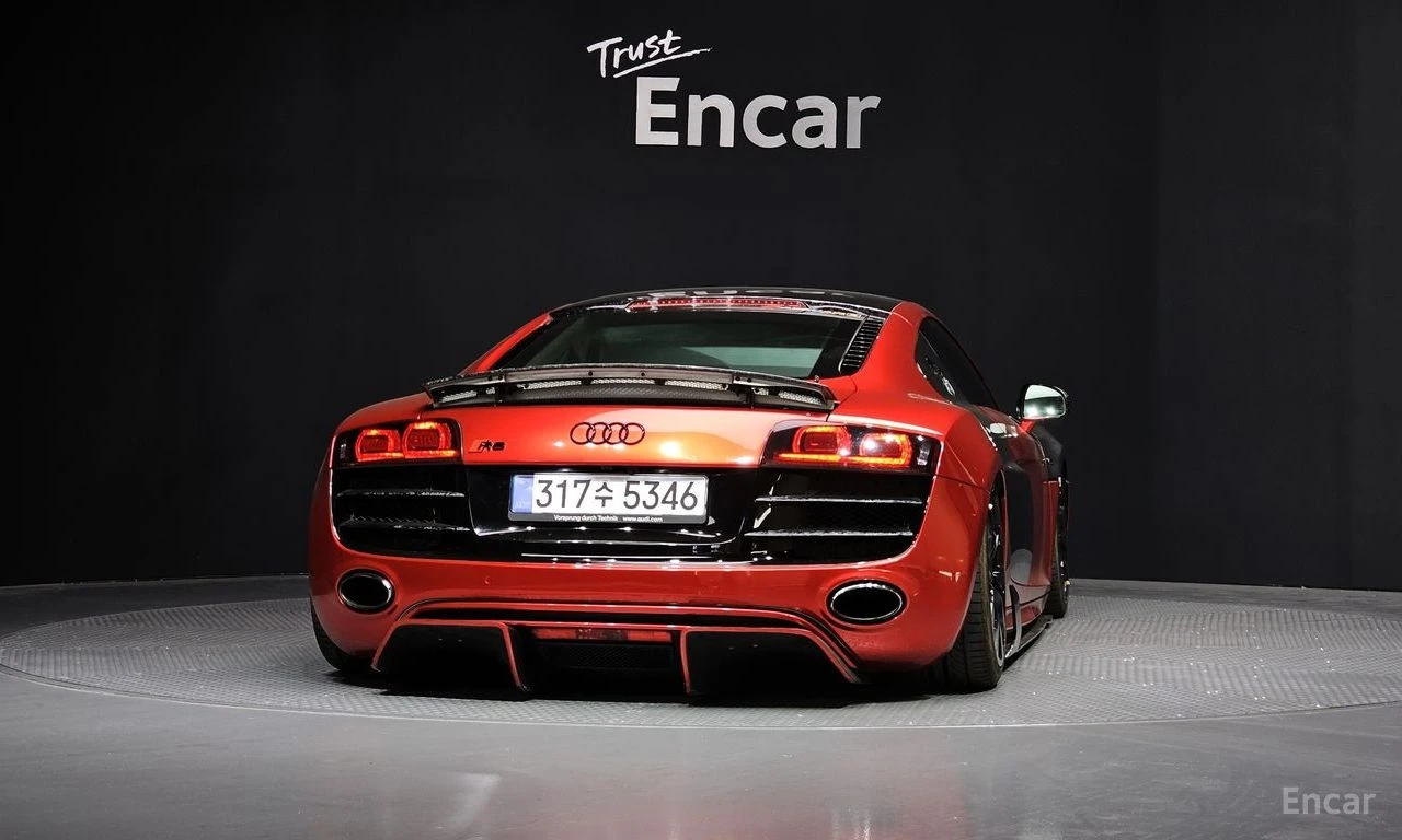 Audi R8 5.2 V10 COUPE* КОЖА* ПОДГРЕВ и ДР , снимка 4 - Автомобили и джипове - 54635905